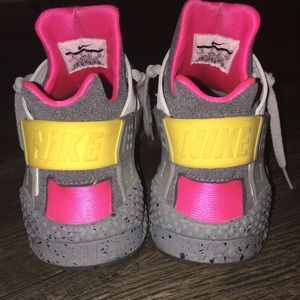 Women’s Nike Haurache Size 8